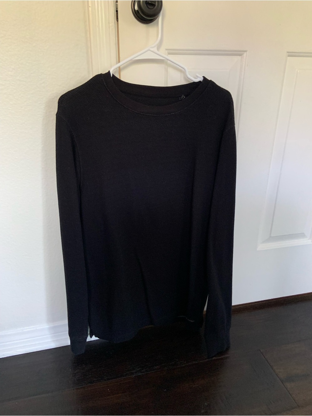 Men's Black Long-Sleeve Thermal Crew Neck Shirt